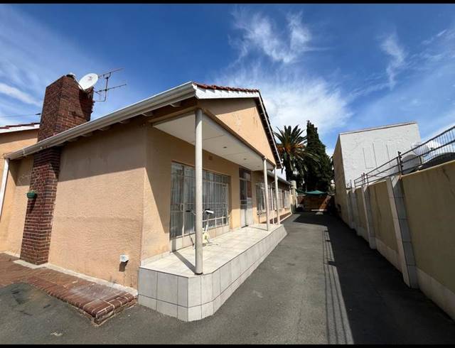 7 BEDROOM HOUSE FOR SALE IN ORANGE GROVE